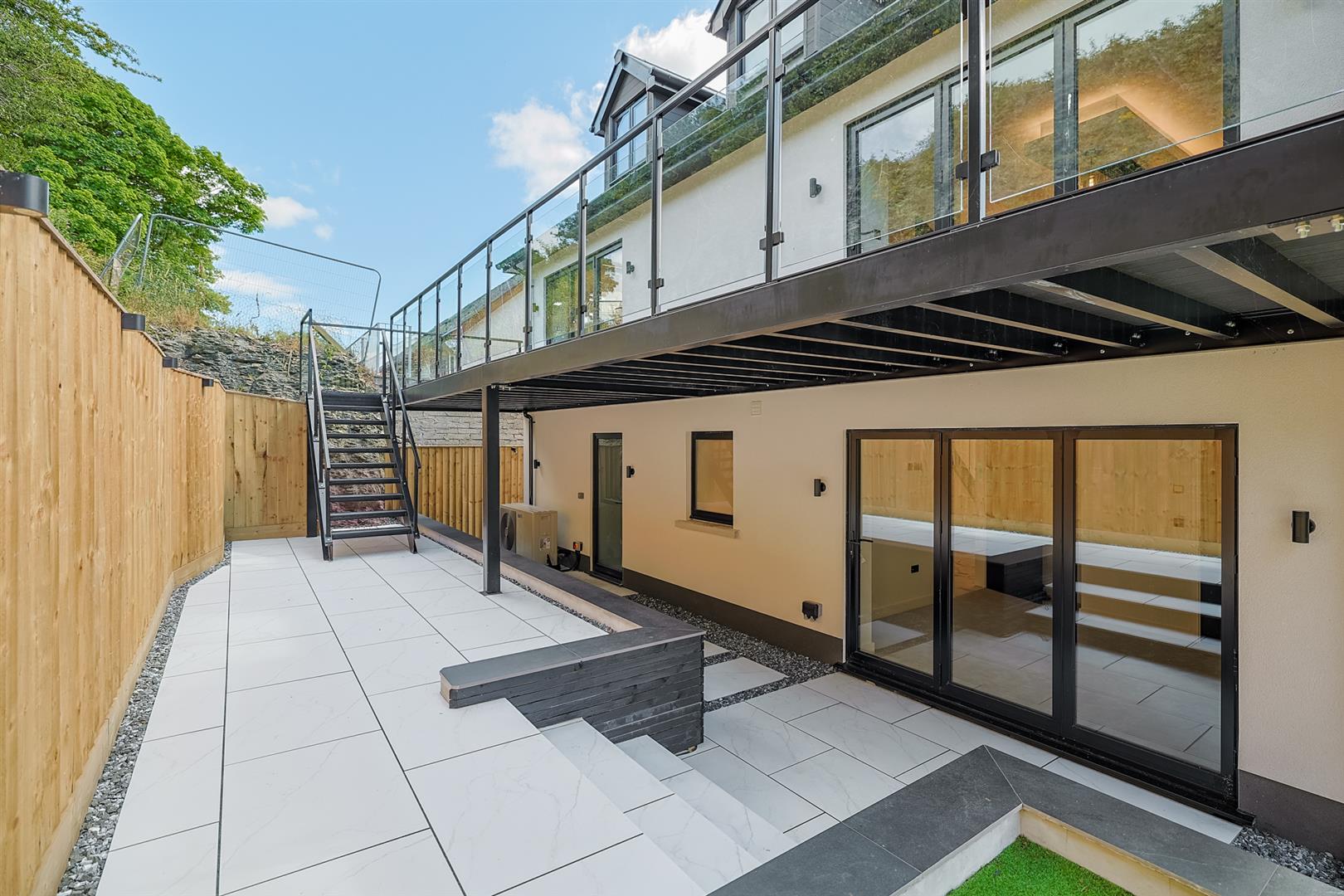 Heddfan, Croesyceiliog, Carmarthen, SA32 8DS